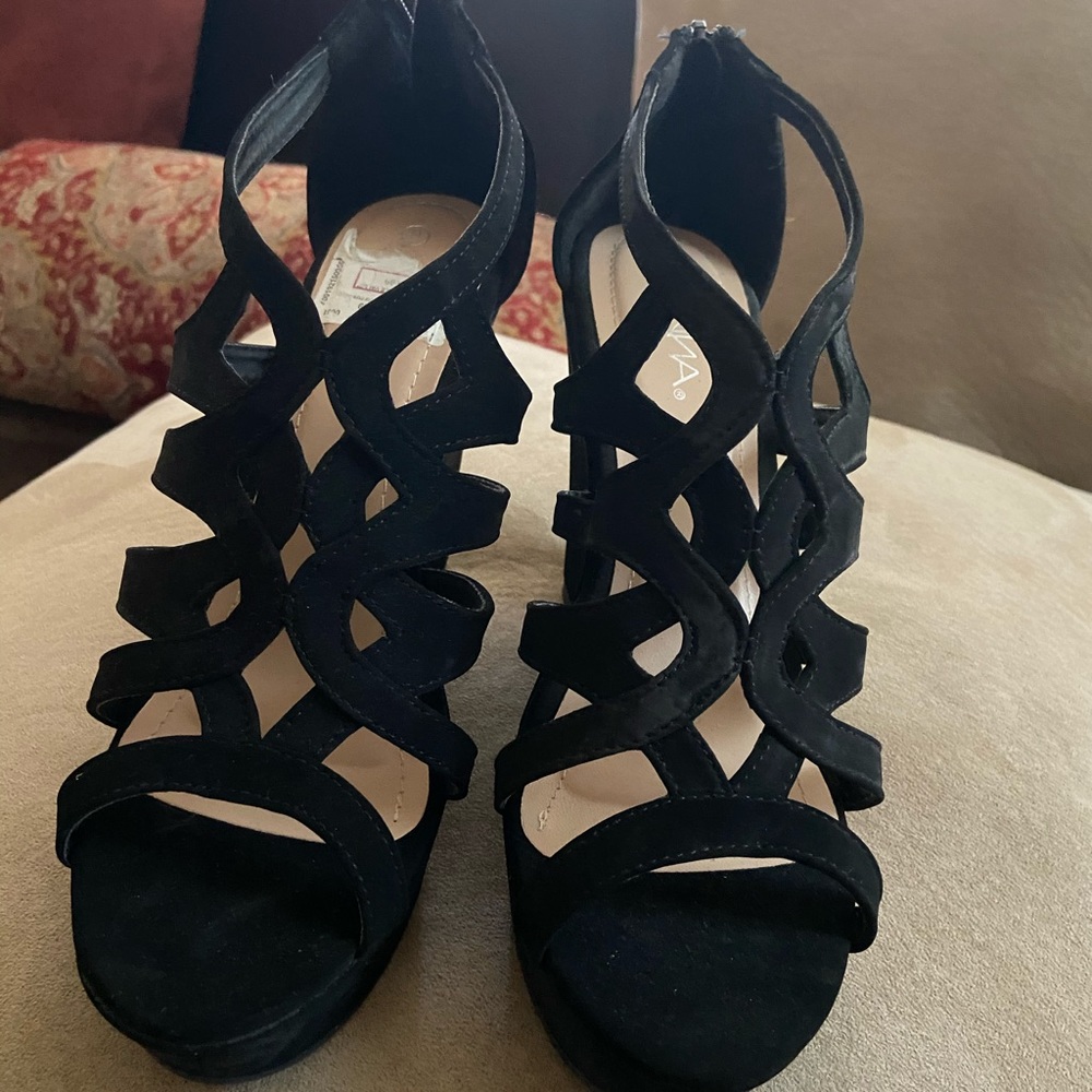 Shoes - Picture 5 of 16